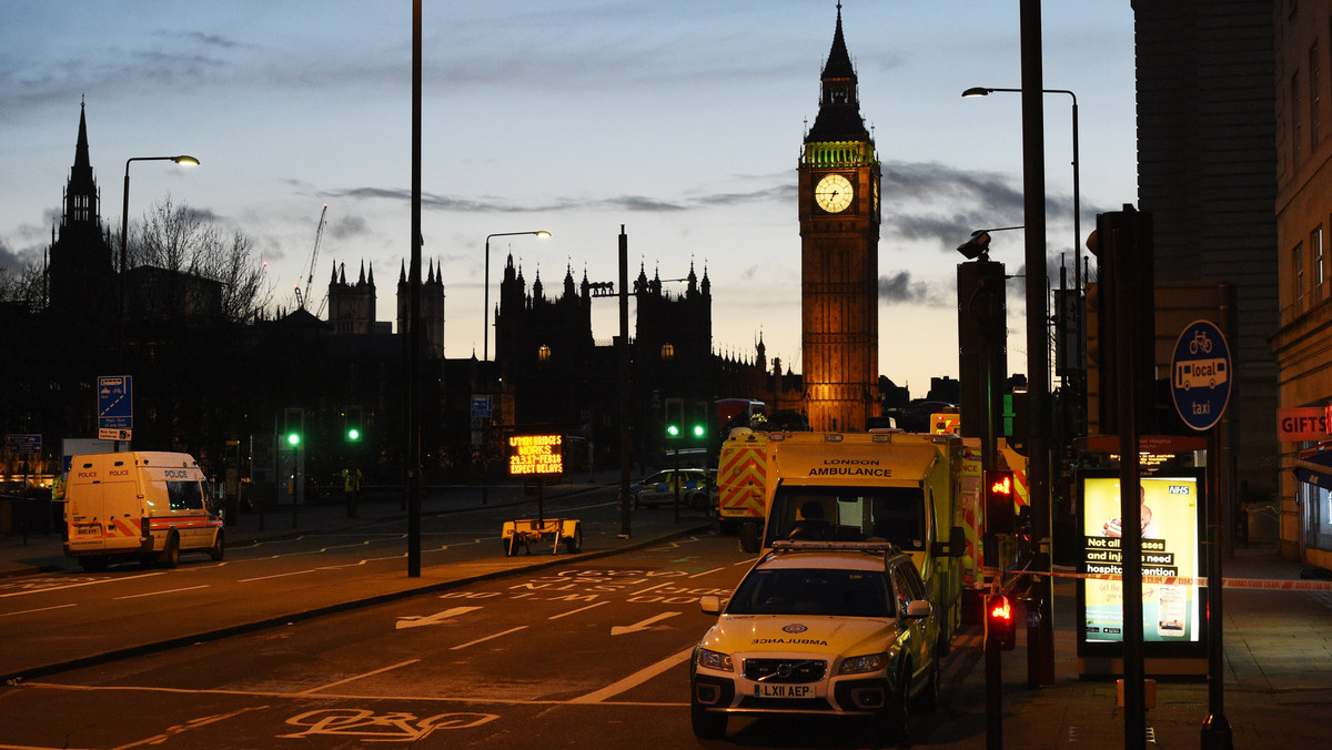 W reakcji na ataki w pobliżu parlamentu w Londynie, w których zginęły co najmniej trzy osoby, a 20 zostało rannych, rzeczniczka rosyjskiego MSZ Maria Zacharowa zaapelowała o zbiorowe przeciwstawienie się terroryzmowi i złożyła kondolencje bliskim ofiar.
