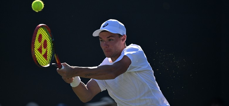 Sensacja na Wimbledonie! Majchrzak wyeliminował finalistę z 2021 roku
