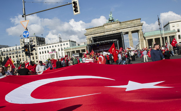 Bundestag potępił masakrę Ormian jako ludobójstwo. Protesty tureckiej mniejszości