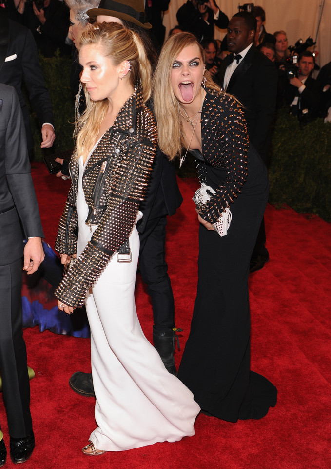 Sienna Miller i Cara Delevingne