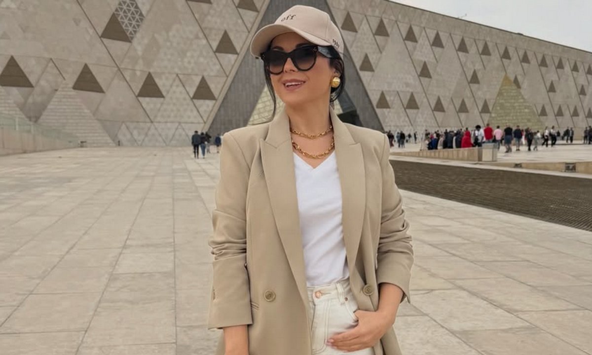 Ta czapeczka to obowiązkowy dodatek na wiosnę. Nosimy ją niemal do wszystkiego