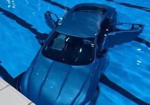 Automobilom uletela u bazen