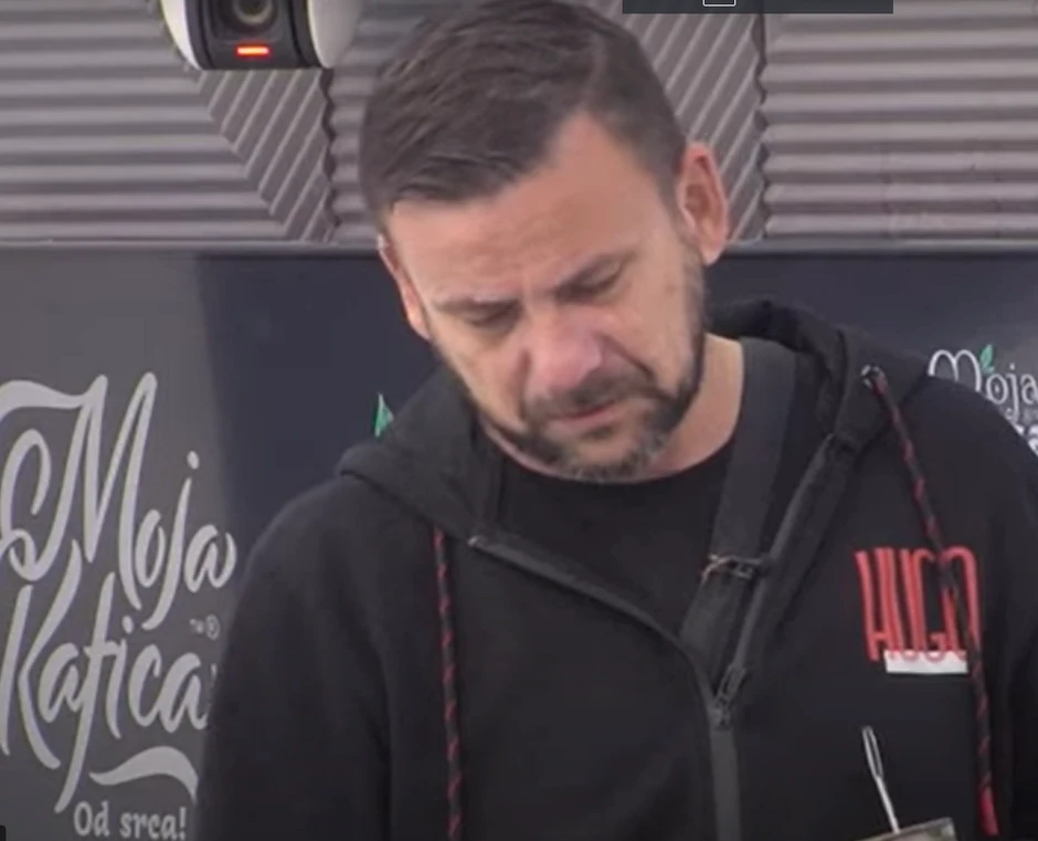 Mikica Bojanić čita pisma porodice