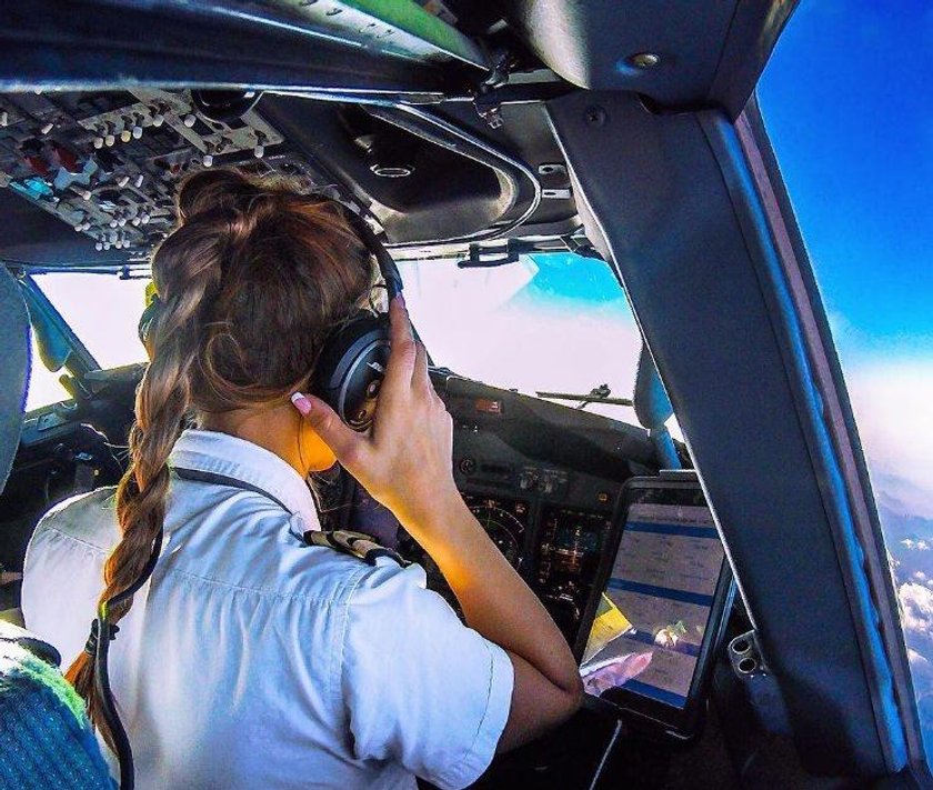 Jest pilotem Boeinga. Gdy ludzie nie waidzą robi takie rzeczy