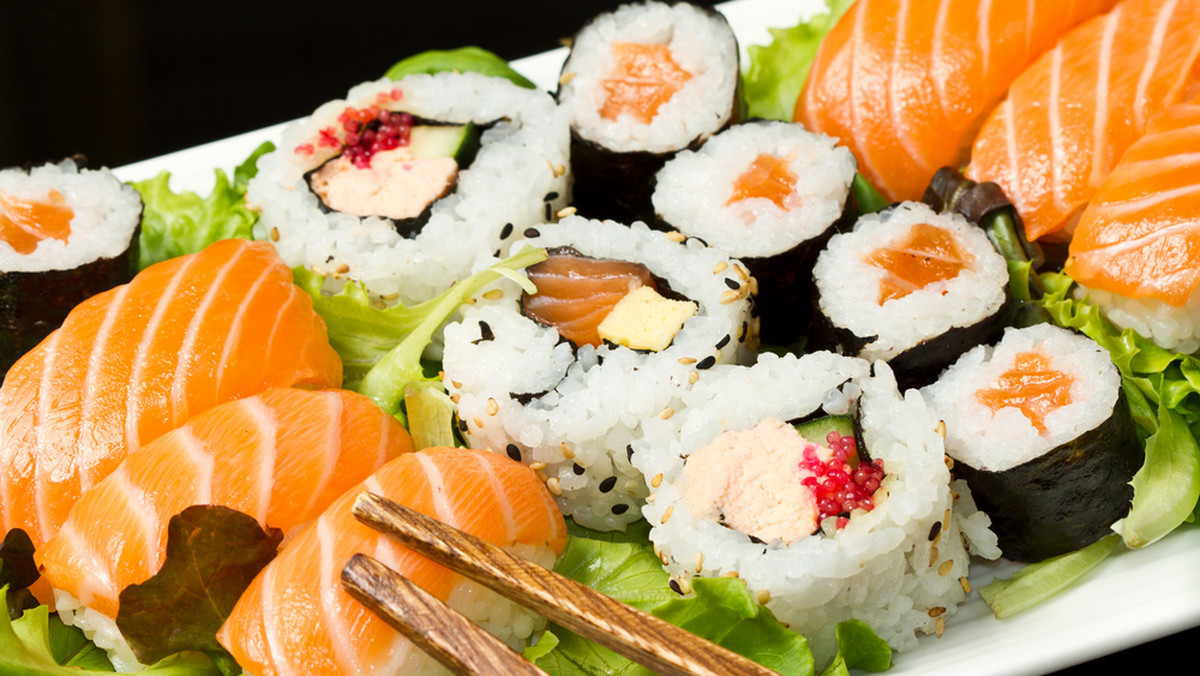 Kolejny mit obalony? Sushi uznawane jest za jedną z najzdrowszych przekąsek. Tymczasem dietetycy sugerują, że porcja sushi może mieć więcej kalorii niż... Big Mac.