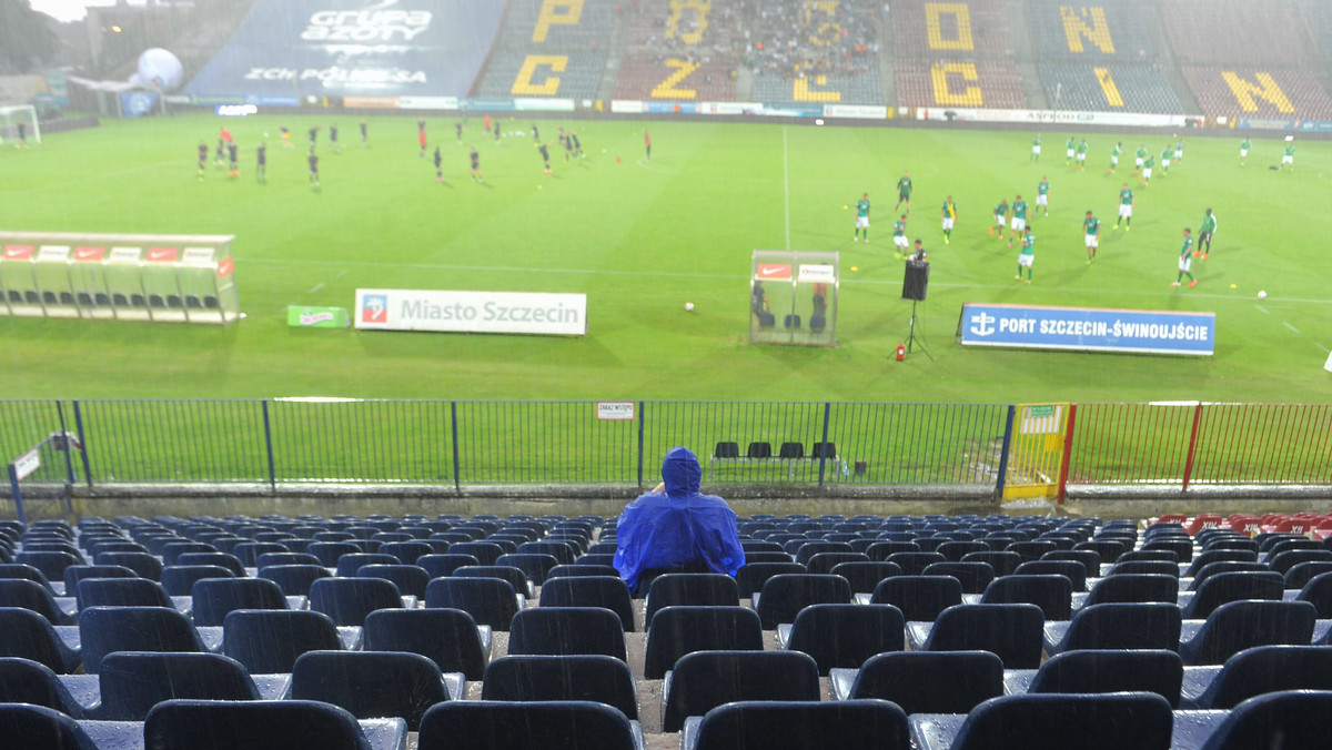 Przedstawiciele szczecińskiego ratusza przyznali, że nie ma jeszcze terminu rozpoczęcia budowy nowego stadionu Pogoni Szczecin. W piątek zostanie natomiast ogłoszony przetarg - informuje Radio Szczecin.