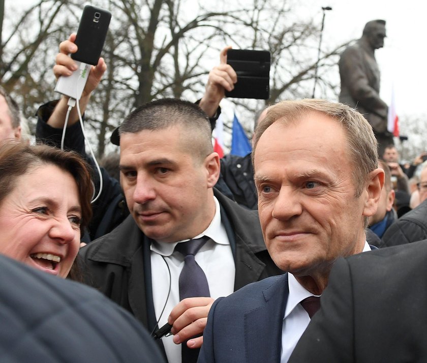 Tusk pokrętnie tłumaczy się ze słów o bolszewikach 