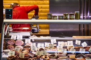 Minimalny koszyk zakupowy w lutym był droższy o 3,97 proc. niż przed rokiem