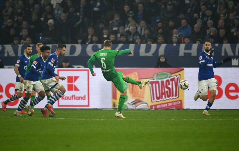 Christoph Kramer scores Moenchengladbach's opening goal with a superb srike in Saturday evening's 2-0 win at 10-man Schalke as his side moved above Bayern Munich in the Bundesliga table.