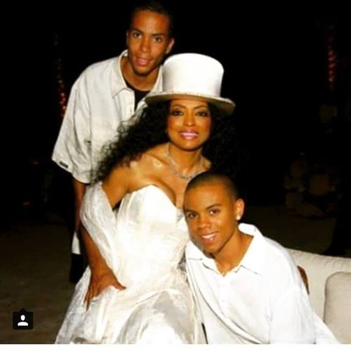 Evan Ross z mamą i bratem