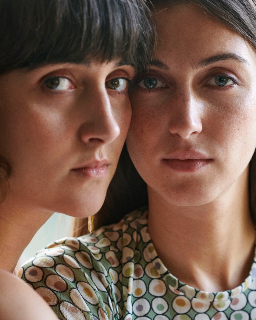 Symbiotisch: Kim und Florine machen schon ihr Leben lang alles gemeinsam. Sind sie mal getrennt, telefonieren sie täglich.