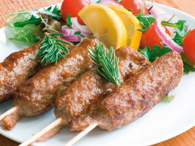 8529_cevap-+-stock-photo-kebab-with-salad-Shutterstock