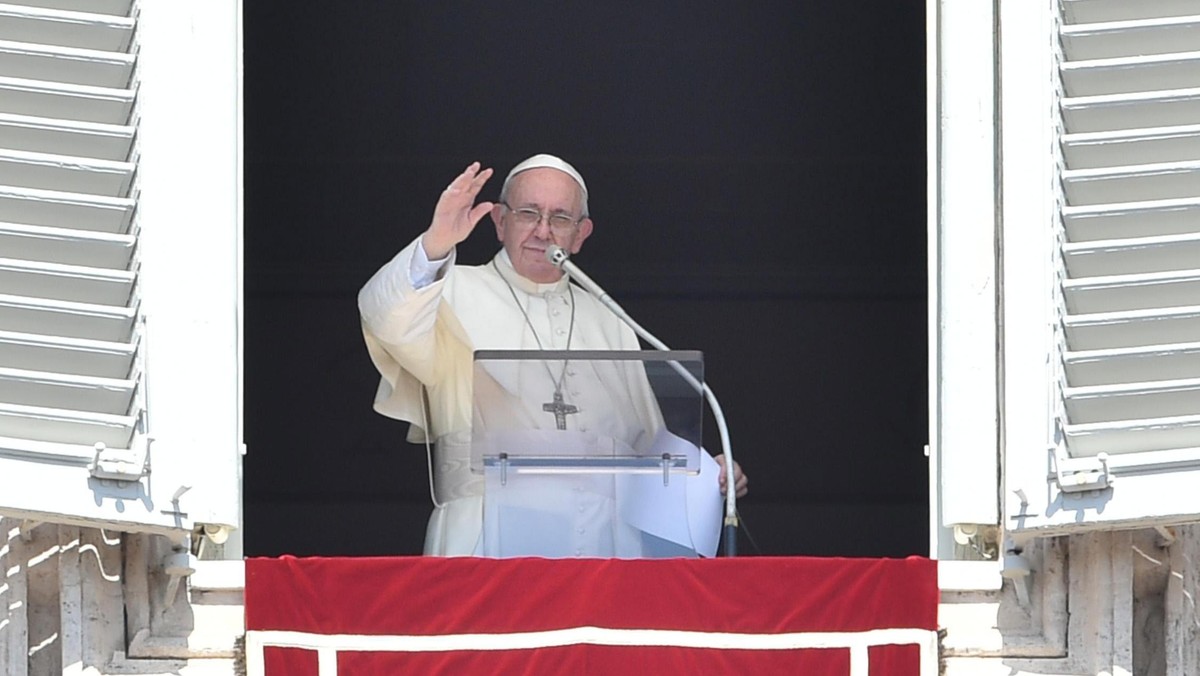 Papież Franciszek powiedział w niedzielę wiernym, że Kościół musi być zawsze "reformowany i naprawiany". W tym domu o mocnych fundamentach "nie brakuje pęknięć" - wskazał podczas spotkania na południowej modlitwie Anioł Pański.