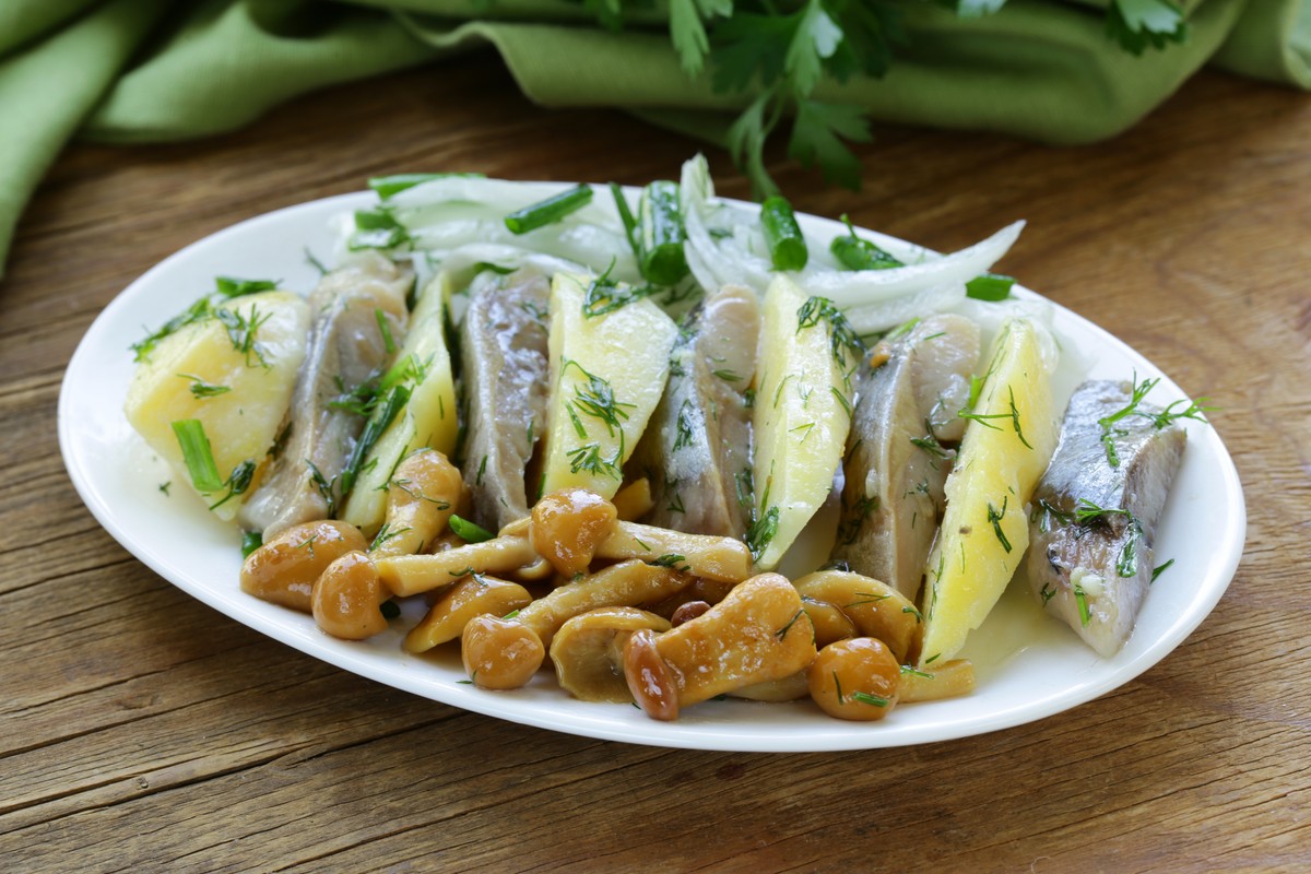Appetizer,Of,Herring,,Boiled,Potatoes,,Pickled,Mushrooms,And,Onions