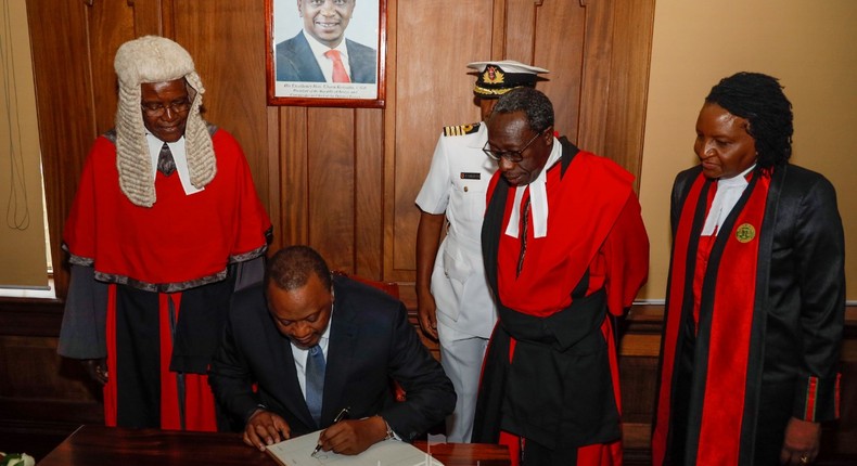 I buy my own newspaper - President Uhuru Kenyatta advises Chief Justice David Maraga on saving funds in Judiciary budget