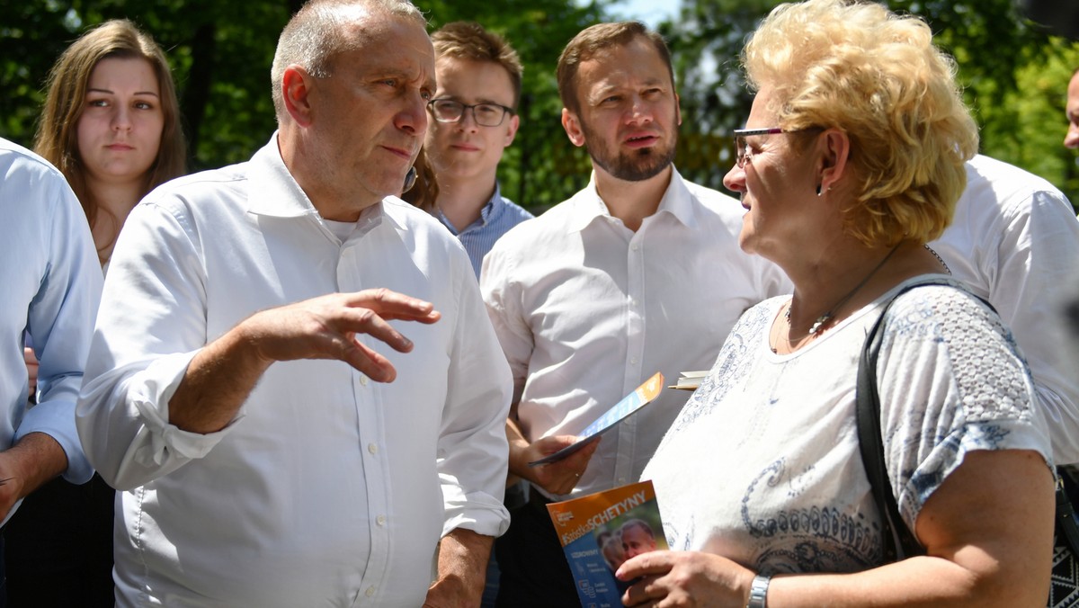 Dziś w Tarnowie odbyła się konferencja prasowa, w której udział wziął Grzegorz Schetyna - Chcemy rozmawiać z ludźmi, pytać, co jeszcze trzeba dołożyć do sześciopaku; każda taka rozmowa ma sens, bo to inwestycja w dobry program, który ma służyć ludziom - mówił lider PO.