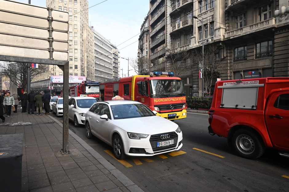 Požar u zgradi pored hotela na Terazijama