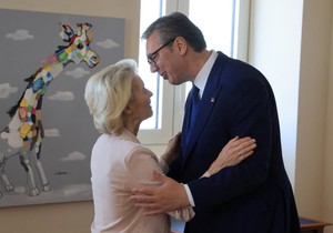 Ursula fon der Lajen, Aleksandar Vučić