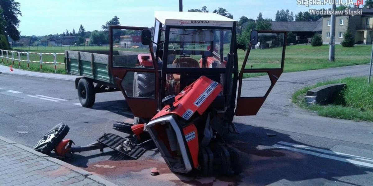 Samochód wjechał w ciągnik rolniczy