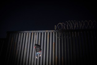 Prezydent Biden znosi stan wyjątkowy na granicy z Meksykiem