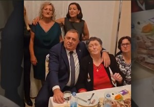 Dodik sa mamom Mirom