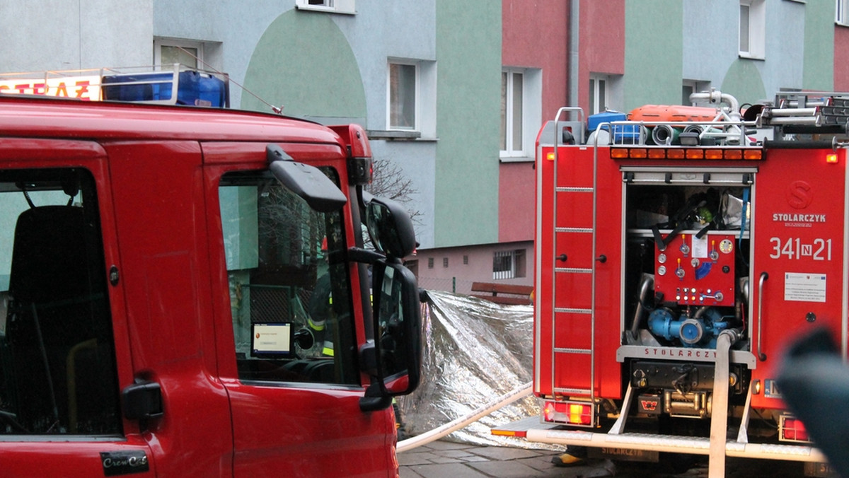 Do tragicznego w skutkach pożaru mieszkania doszło w piątek przed godziną 16 na ulicy Diaczenki. Jedna osoba nie żyje. Ewakuowano 14 osób. Według wstępnych informacji policji, mężczyzna podpalił się w swoim mieszkaniu - informuje portal elblag24.pl.