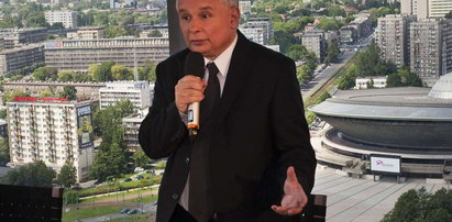 Zaprosili Kaczyńskiego do baru samolotowego