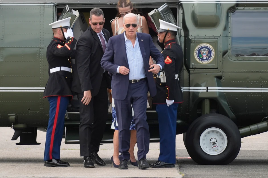 Džo Bajden na aerodromu Ist Hempton 29. juna