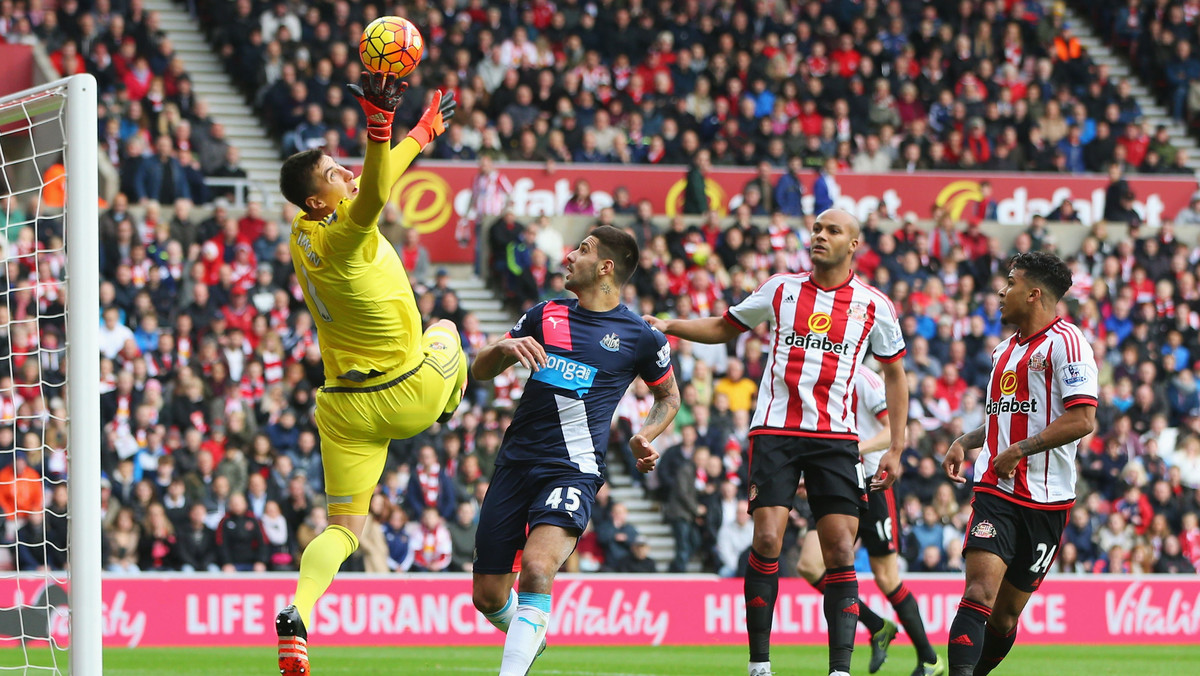 Piłkarze AFC Sunderland pokonali na Stadium of Light Newcastle United 3:0 (1:0) w meczu 10. kolejki Premier League. Obie drużyny znajdują się w strefie spadkowej, więc starcie miało dla nich kapitalne znaczenie. Czarne Koty wygrały po raz pierwszy w sezonie 2015/2016.