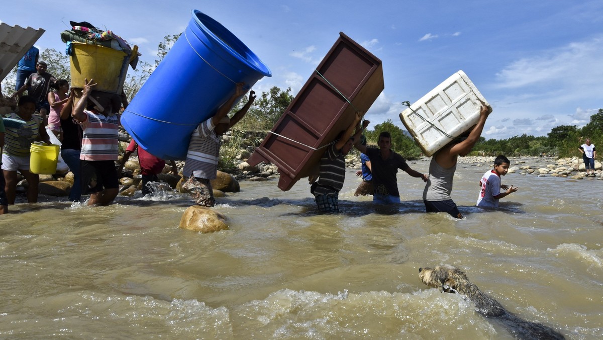 TOPSHOTS-COLOMBIA-VENEZUELA-BORDER