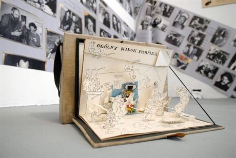 27.07.2007 WARSZAWA CENTRUM SZTUKI WSPOLCZESNEJ ZAMEK UJAZDOWSKI WYSTAWA POD TYTULEM DOWCIP I WüADZA S„DZENIAFot. Marcin Lobaczewski