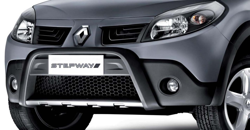 Podwyższony prześwit i plastikowe nakładki zrobiły z sandero groźnie wyglądającą terenówkę