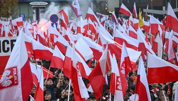 Marsz Niepodległości 2025. Tysiące uczestników gromadzi się na rondzie Dmowskiego