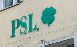 ośmiornice, sitwy i jemioła. cienie i blaski dwukadencyjności [komenta