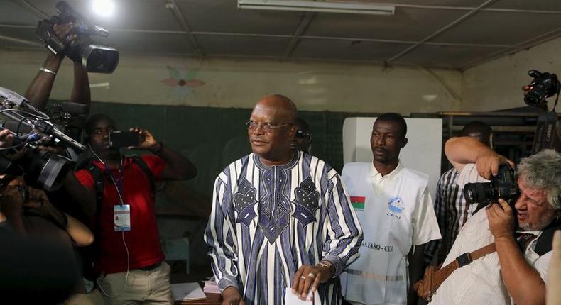 Presidential candidate Roch Marc Kabore (c) votes during the presidential and legislative election at a polling station in Ouagadougou, Burkina Faso, November 29, 2015. REUTERS/Joe Penney