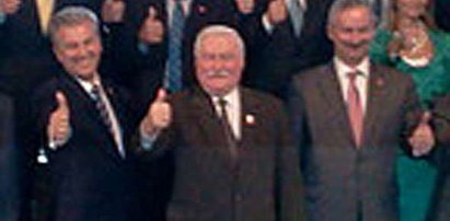 Lech Wałęsa już się uśmiecha! Z synem jest lepiej