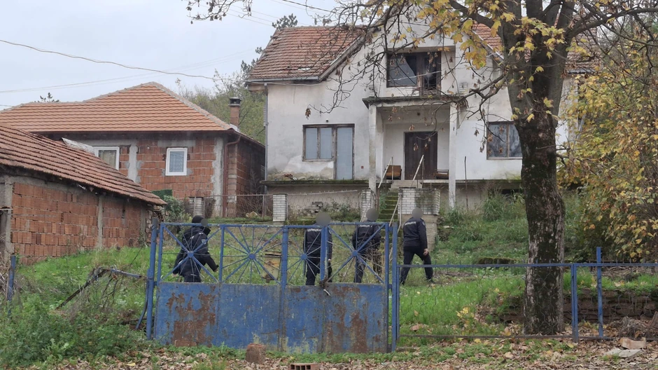 Policija pregleda kuće u potrazi za Demirovićem