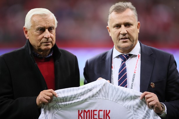 Były reprezentant Polski Kazimierz Kmiecik (L) i prezes PZPN Cezary Kulesza (P) przed meczem grupy A4 piłkarskiej Ligi Narodów z Holandią w Warszawie