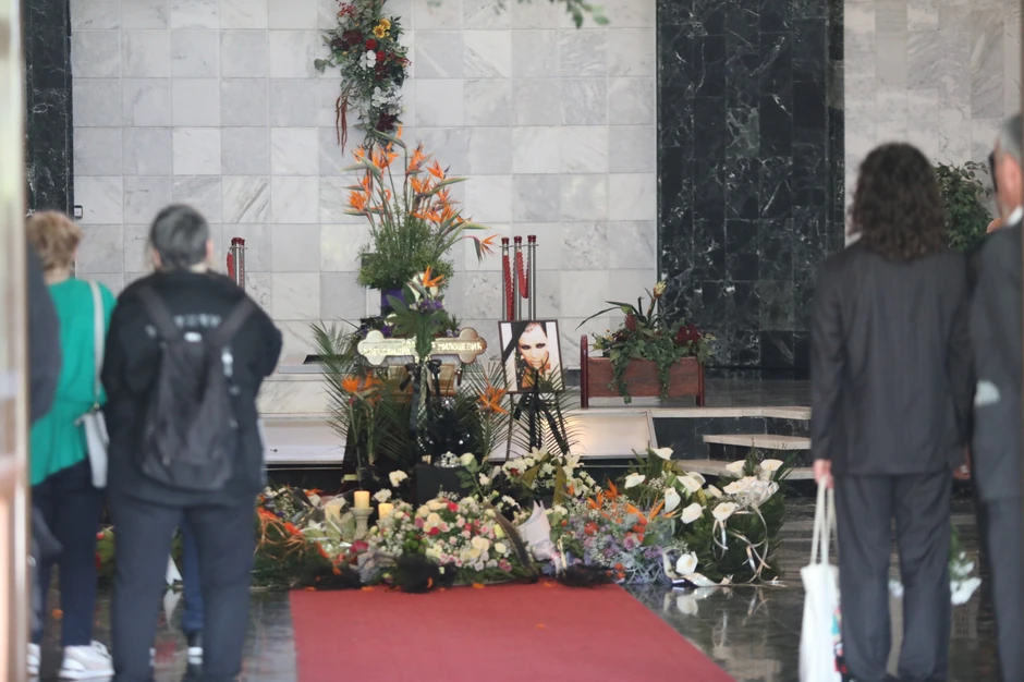 Sahrana Slađane Milošević, kruna na kovčegu 