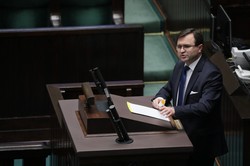 "Tłumaczenie 5-latka", "Nie był uprawniony do szczepienia". Politycy karcą Girzyńskiego