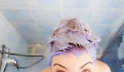  Fioletowy szampon - jak działa na włosy? Co wziąć pod uwagę przy wyborze? 
