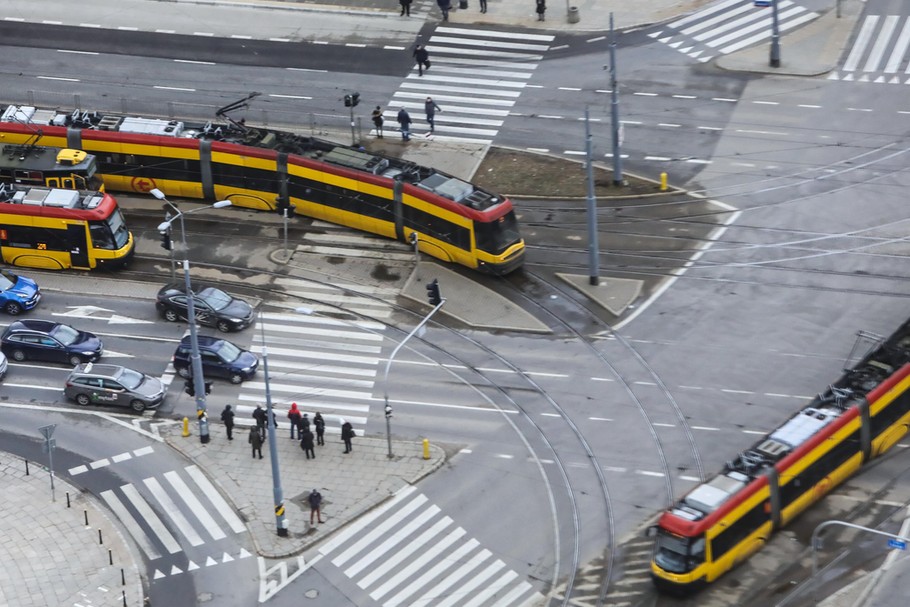 Warszawa finalizuje rekordowy przetarg na tramwaje