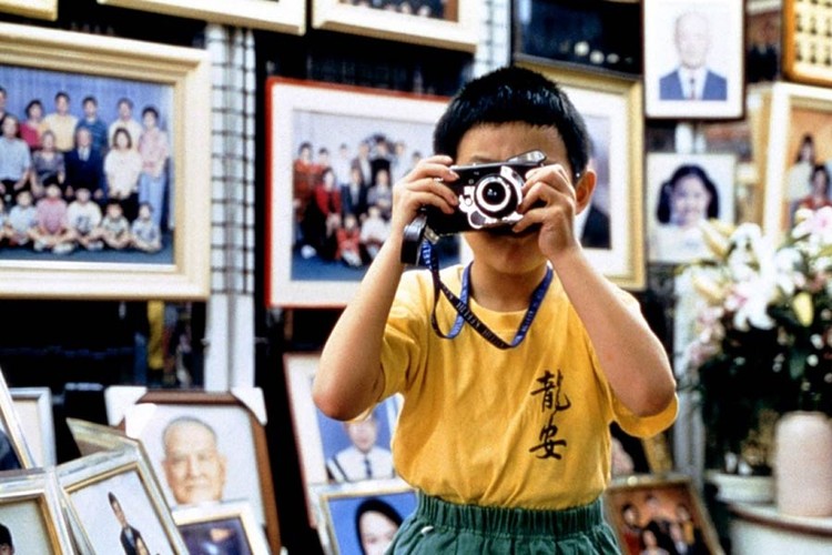 <strong>8. I raz, i dwa (Yi Yi; Edward Yang, 2000)</strong>
<br><br>
Członkowie rodziny ze średniej klasy społecznej mieszkający w Tajpej dążą do pogodzenia swojej przeszłości oraz teraźniejszości z życiem codziennym. [opis dystrybutora]