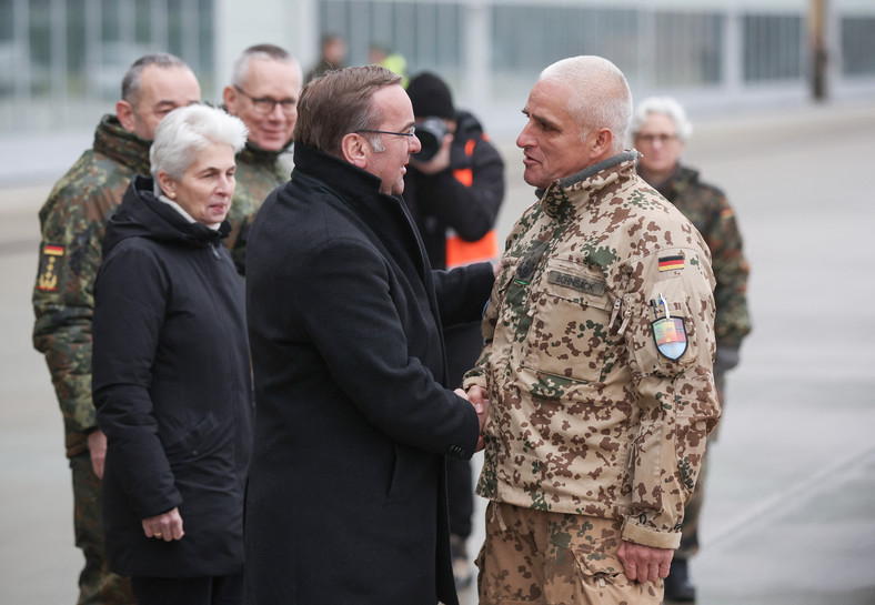 Niemiecki minister obrony Boris Pistorius i dowódca niemieckich sił zbrojnych w Mali Heiko Bohnsack