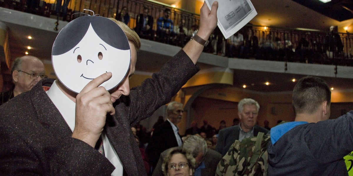 Incydent na spotkaniu z Wałęsą. Nałożyli maski Bolka