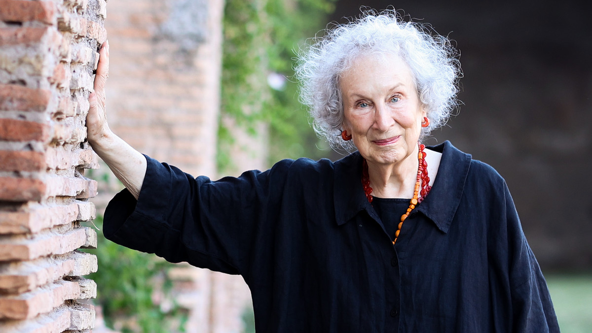 "Słowo to siła". Margaret Atwood: kulisy życia i kariery pisarki