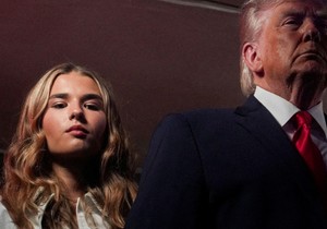 Predsednik SAD Donald Tramp i njegova unuka Kaj Tramp prisustvuju trećoj utakmici finala NBA lige u Medison Skver Gardenu | Foto: Reuters