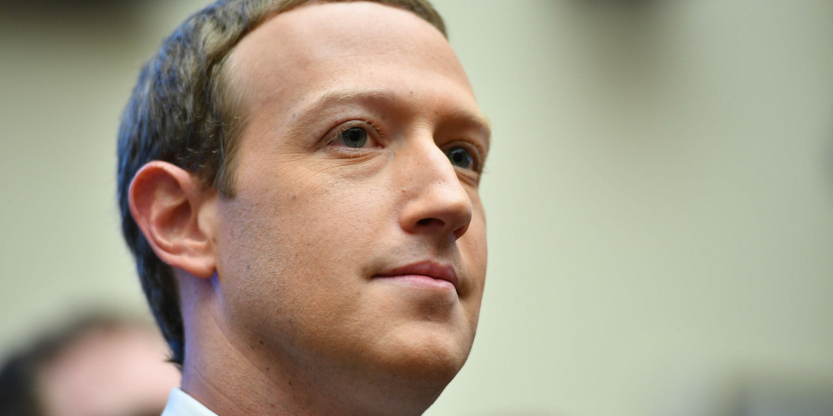 Między styczniem 2014 a sierpniem 2015 r. Facebook miał zwolnić 52 pracowników pod zarzutem nielegalnego wykorzystywania informacji o użytkownikach do swoich osobistych celów.