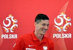 Euro 2016: Lewandowski wyrwany z łóżka. Kapitan kadry poddany kontroli antydopingowej
