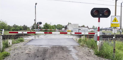 Tragedia na przejeździe. Osobówka zderzyła się z lokomotywą